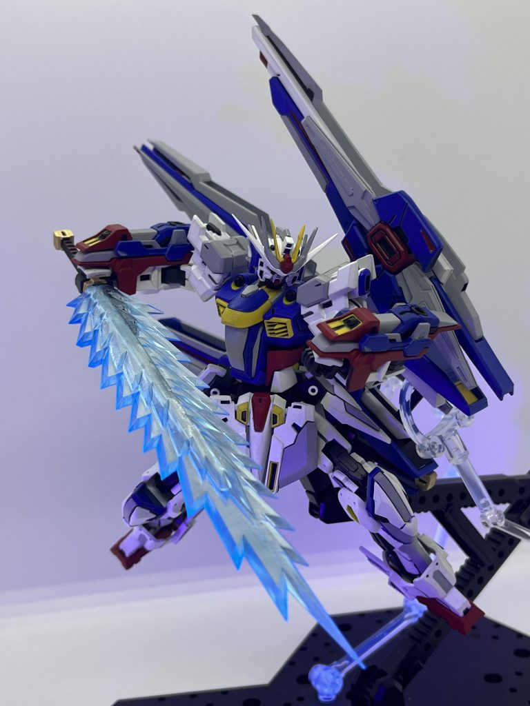 構えポーズエフェクトパーツはブラックライトでちょい光ります。