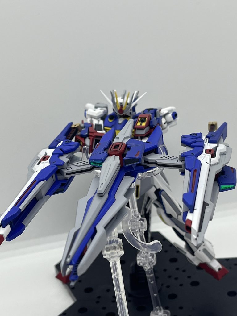 バスター・ライトニング・ランチャー重すぎて持たないので、支えてます。