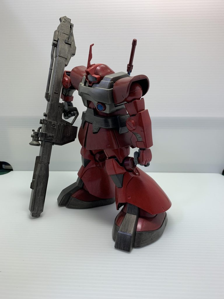 赤い隊長機。ツノ付きです。