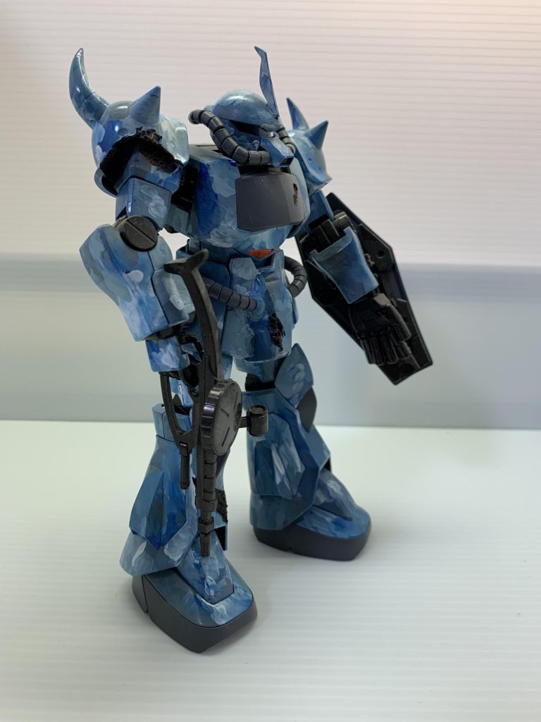 ザクマシンガンを持たせました。