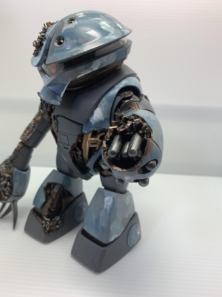 これだけ左手破壊されていれば、ミサイルも爆破してるはずですね。