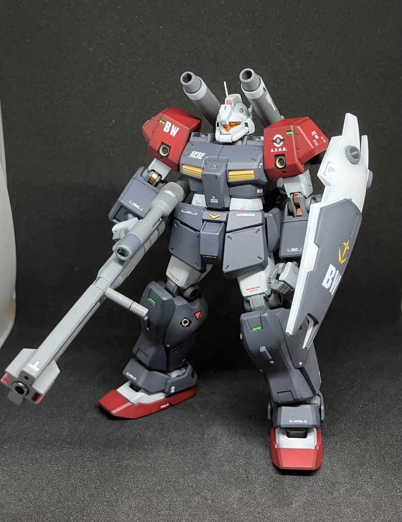 他の機体の作成中だったので、あまり手をかけない方向で作成。プラチップを貼り付けた程度です💦合わせ目消しはしてますが、ABSの関節部分はプラ板で誤魔化してます…