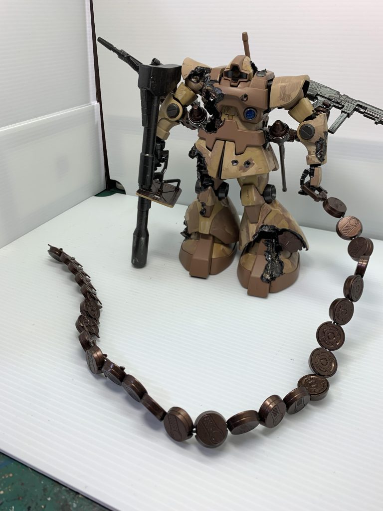 右手にはジャイアントバズーカ、左手にはチェーン・マインを持たせました。