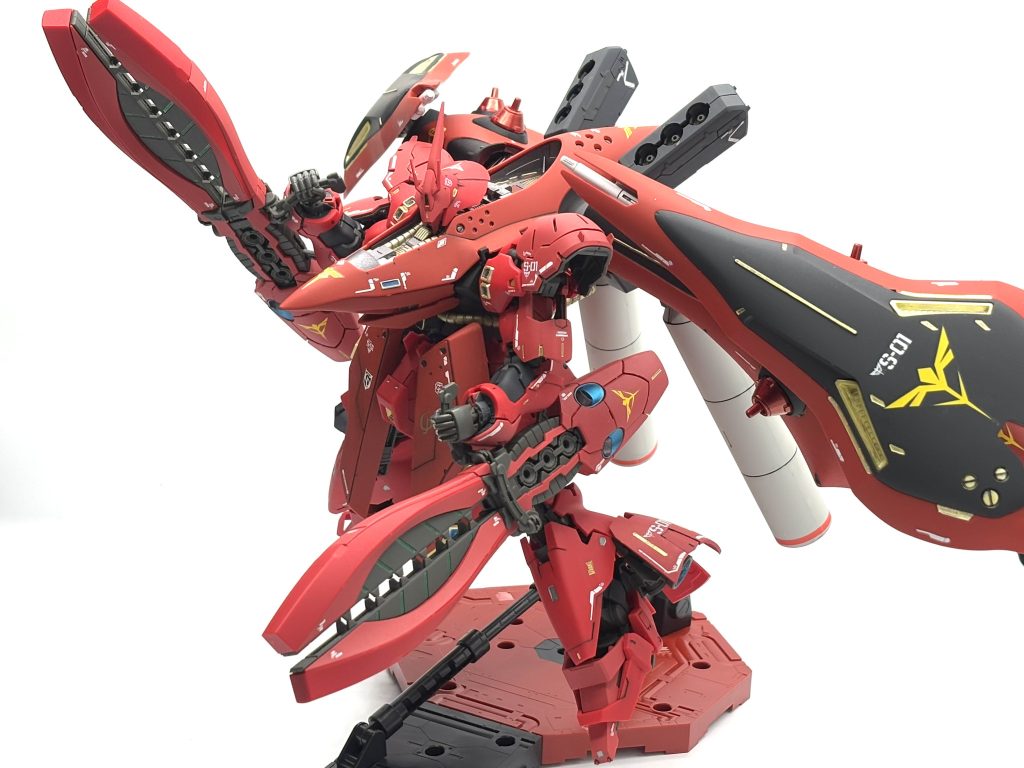 ダブル ホーン ファンネルを構えるの図。この時は重心が少し前になったので、バランスが少し安定してました。