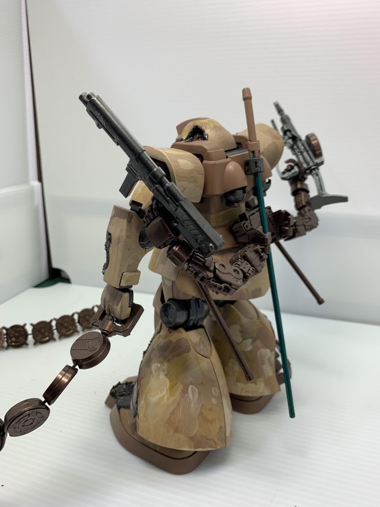 腰に腕を追加し、マシンガンを持たせました。