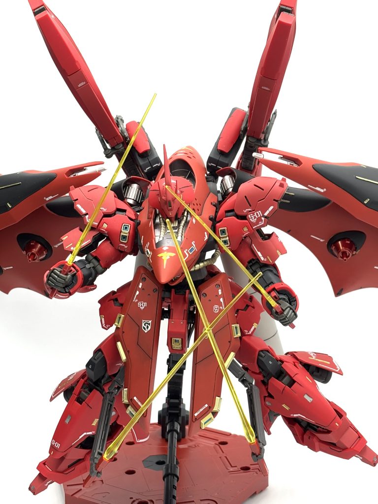 今回1番お気に入りの図。サザビーで隠し腕の展開をしたくて、無理やりナイチンゲールの腰パーツを取り付けたのでありました。