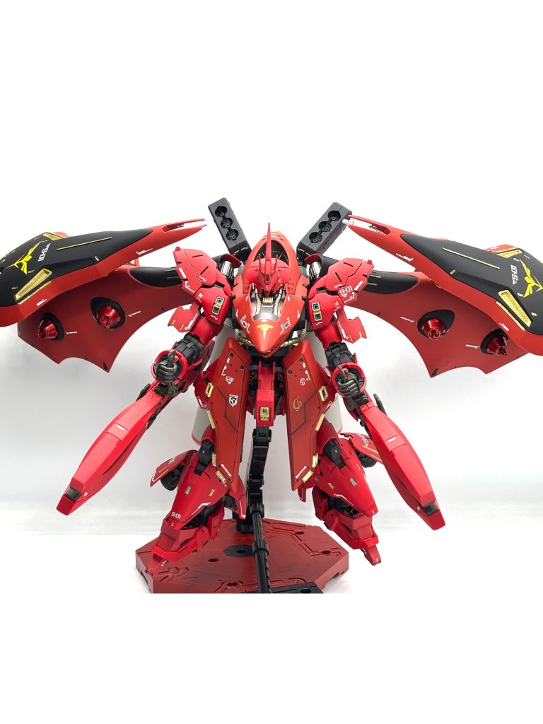 アクションベースに乗せても重くてバランスがなかなか取れず、絶妙なバランスの上にある図。