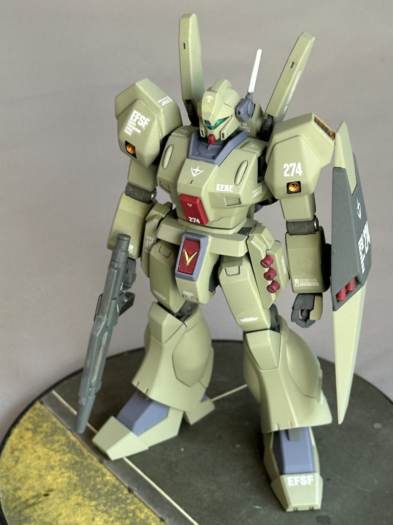 ただ、私的に唯一気になるのが明るすぎる成形色です。設定画がかなり明るいペパーミントグリーンなので仕方ないのですけど。なので、もう少し渋めの色としてタミヤカラーの「灰緑色（日本海軍）」で塗装してみました。