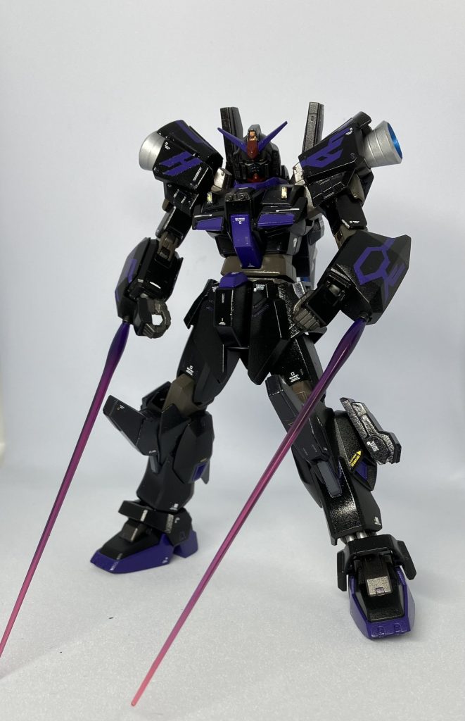 腕部武装(ビームガン兼ビームサーベル)ツヤありで仕上げたせいか、撮影が難しかったです💦どうしたらよかったのか…