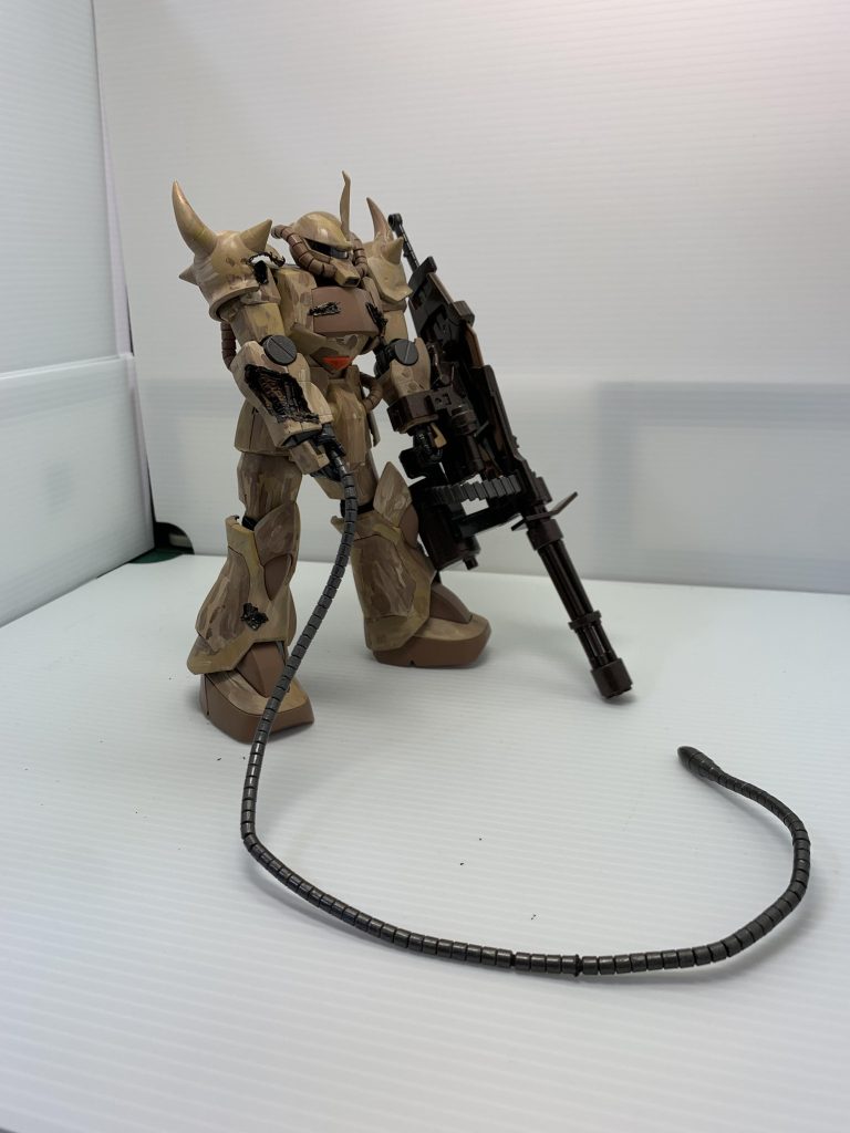 ヒート・ロッドを延長させました。シールドはグフカスタムのガドリングシールドにしました。