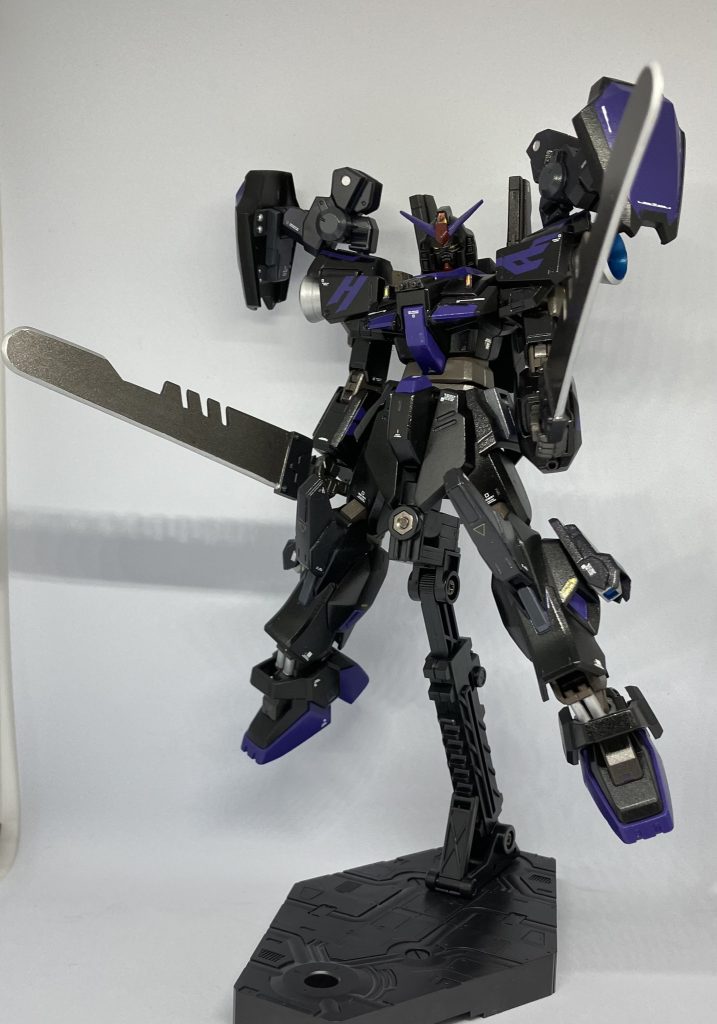 抜刀大剣の形状は気に入っているのですが、2mmでは薄すぎたようで、若干曲がってます😅