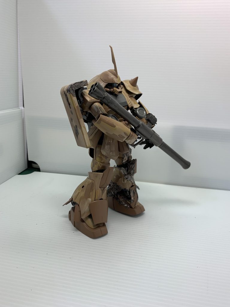 ザクのスパイク・アーマーとシールドに交換しました。