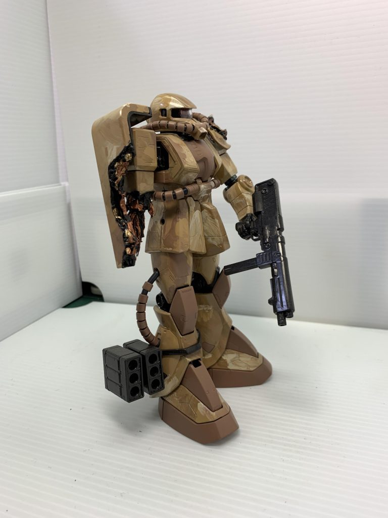 シールドと共に、右腕は破壊しました。