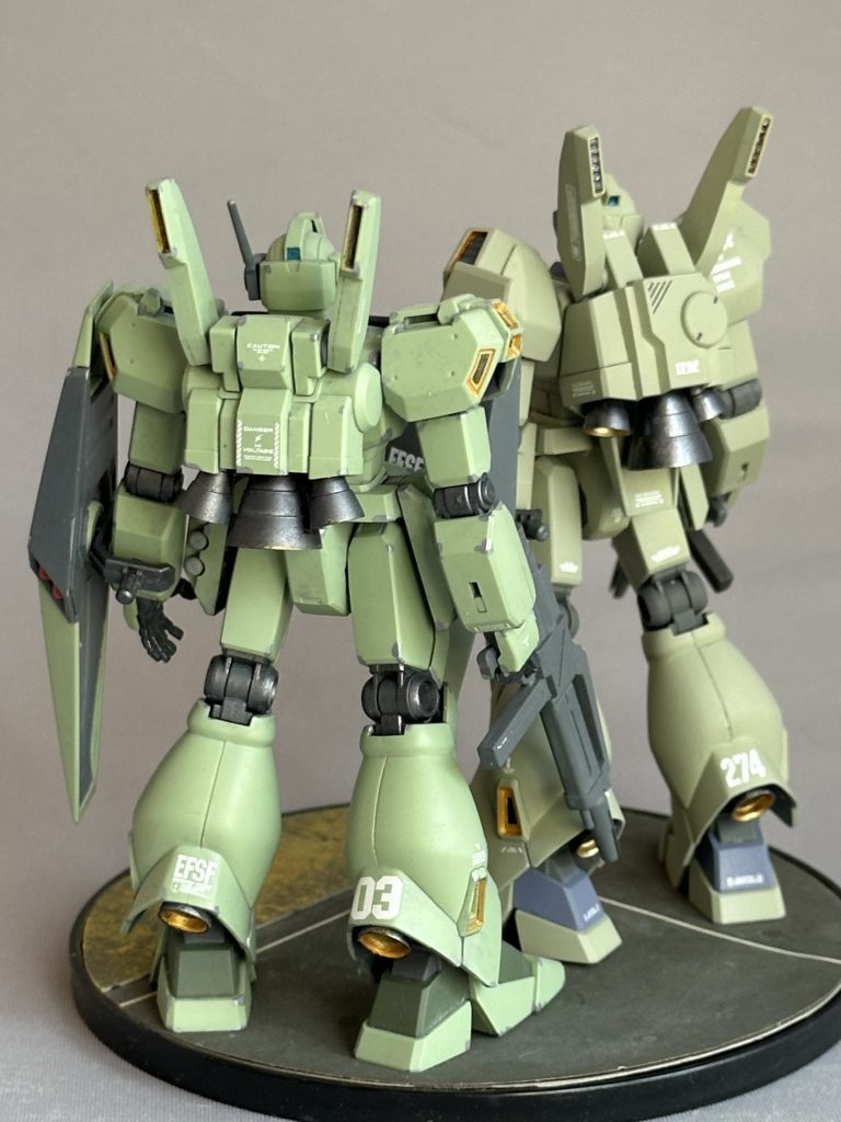 こう比べるとバックパックのデザインは全然違いますね。