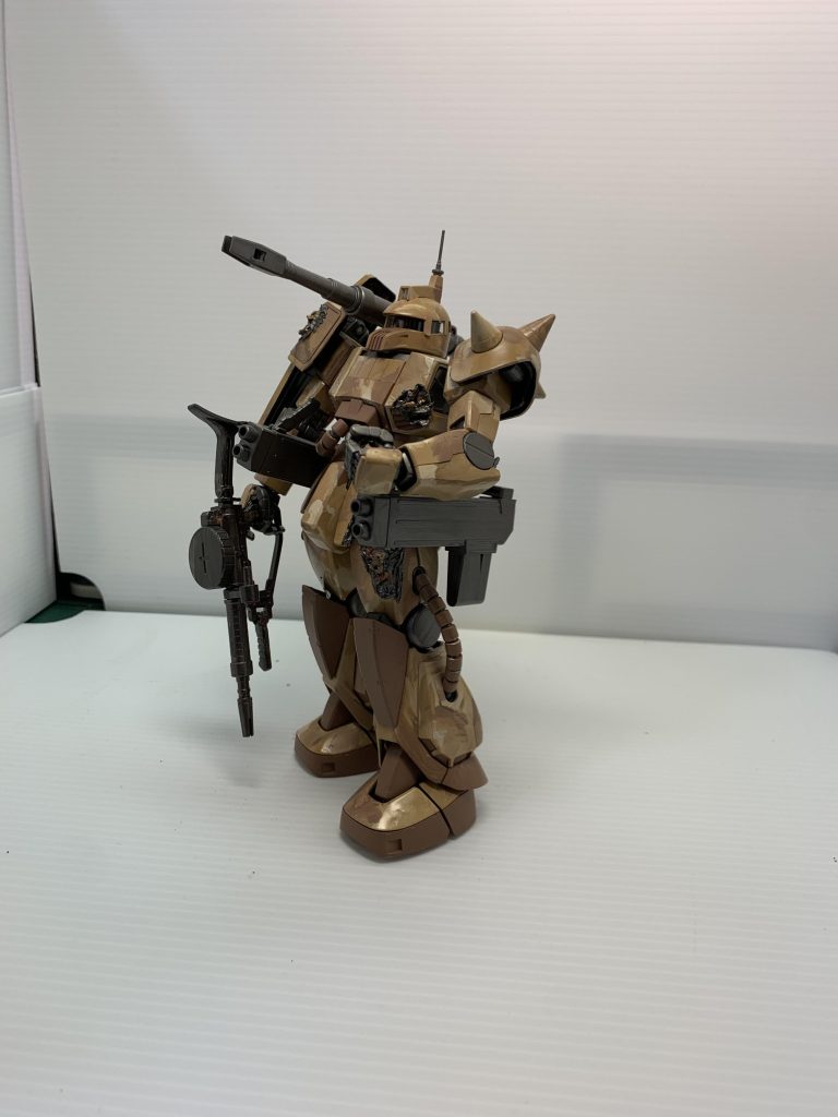 塗装は砂漠地帯迷彩柄にしました。