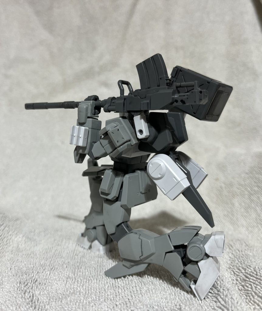 銃身の周りに閉じるために、手を少し切ってヤスリで削る必要がありましたが、その他の変更は必要ありませんでした。