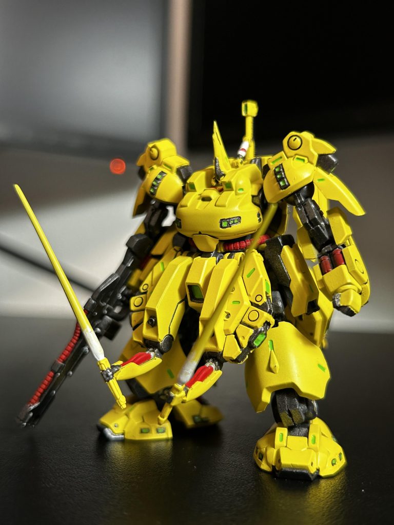 ビームサーベル有無で選べたので、せっかくだから武装装備の仕様を洗濯しました。これだけ小さく細かいのにオプション選択までできるって凄いですね。