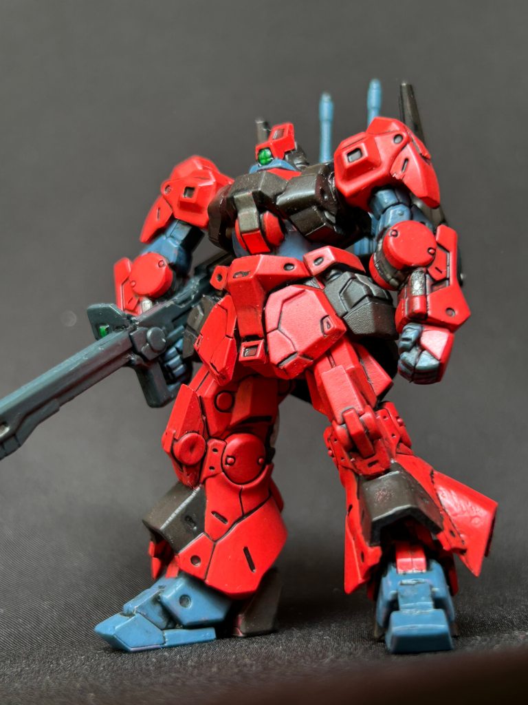 塗装後の片付け中に左下肢に溶剤かかってレタッチしたり、色の境目がヨレヨレに塗装されているのに老眼で気づかないままだったり、パーティングラインが残っていたり、稚拙な出来ですが実際の肉眼では気にならないのでヨシとします。ガンダムアーティファクトでネモとメタスがあればアーガマ艦載機が揃うのでいつかリリースして欲しいですね。