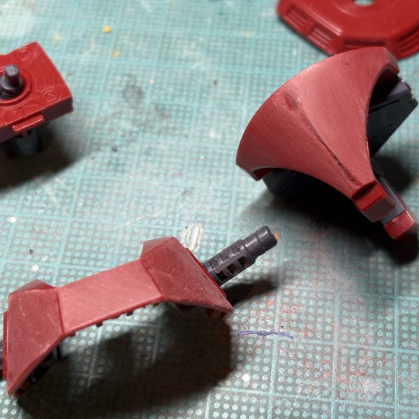 粛々と、不要な穴を塞ぐ作業。案外ヒケが多くて。ヤスリがけいい練習。（2枚目）