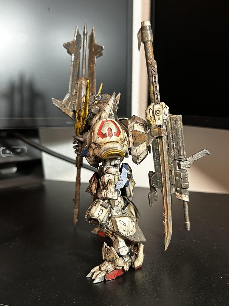 今回はエアブラシで一度、全塗装してから全体にウェザリングを施しました。整形色で汚してもいいかなと思いましたが、まだこの工程を踏むことをやったことが無かったので。