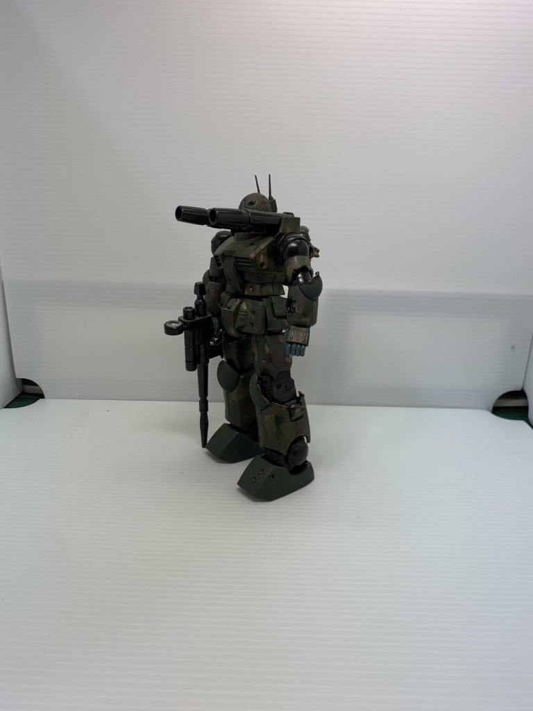 塗装は密林地帯迷彩柄です。