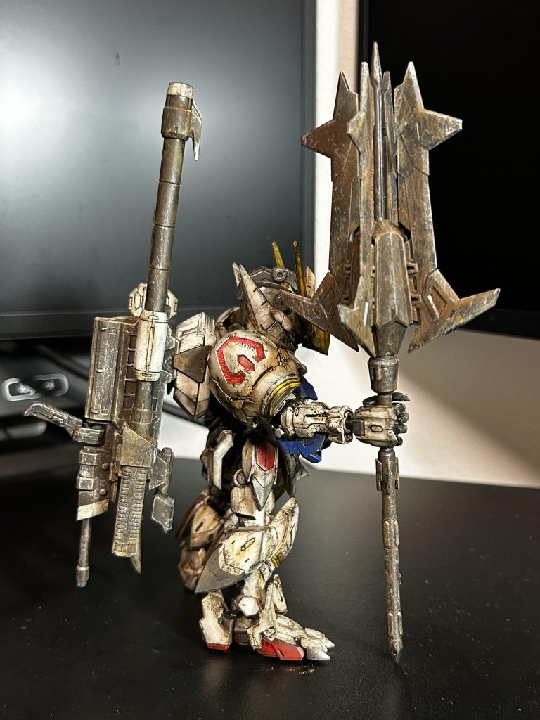 ウェザリングレシピ・エナメルフラットアルミのドライブラシ・ウェザリングパステルのオレンジ3:チャコールブラック1で筆塗り・薄茶色(C)と焼鉄色(C)でスポンジチッピング・ウェザリングカラーグランドブラウンを筆で塗って拭き取り・リアルタッチマーカーブラウン1を神ペンにしたもので線→ぼかし・ウェザリングマスターのスス、サンド、オイル等でエッジ周りを強調