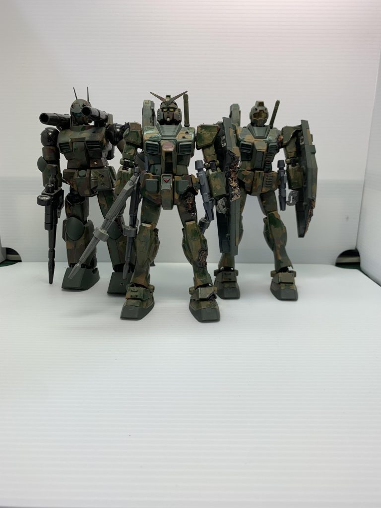 ガンダム、ガンキャノン、ジムです。三機並べました。