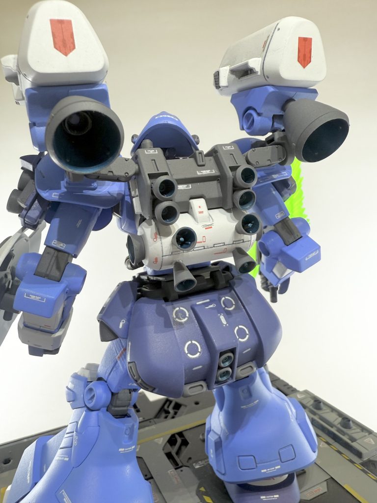 個人的にはバーニアを増やせばカッコ良くなると思ってる派なので、できる限り増設しました。