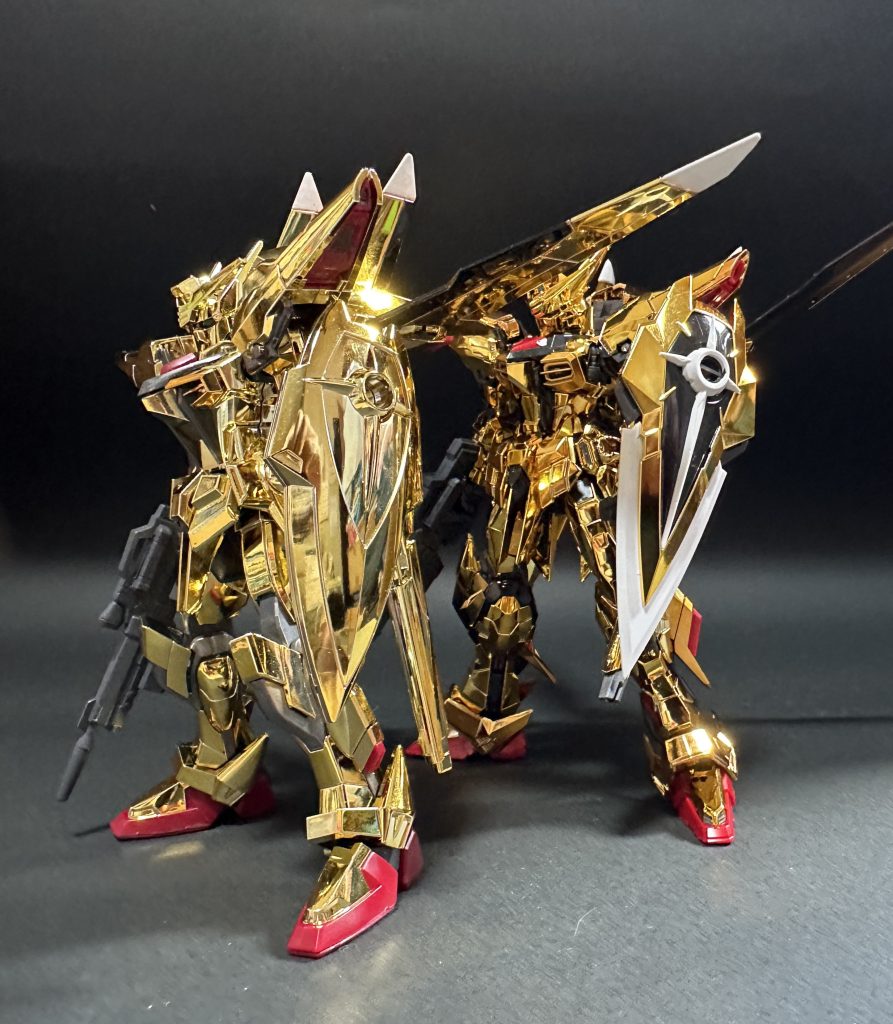 HGと並べてみました。かっこいいのはＲＧ、私の中のアニメのイメージに近いのはＨＧ、という感じでしょうか。ガンプラ完成品　2025　その14