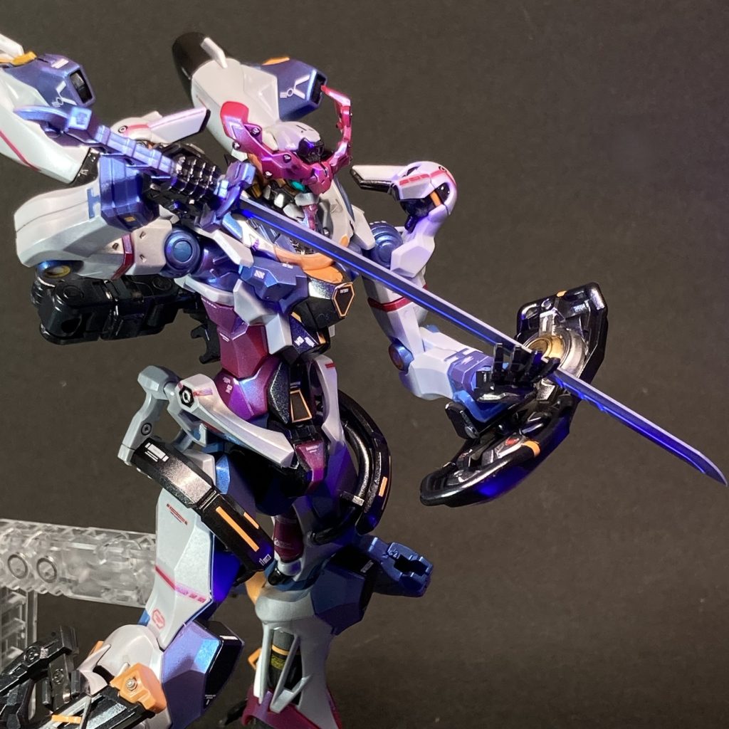 抜けば玉散る氷の刃!名刀村雨! この日本刀型の刀剣は「ムラサメ・E・ソード」と呼ばれる。所謂、振動剣であり、刀身に触れた物体を分子結合レベルで切断する。汎用人型決戦兵器 人造人間GQuuuuuuX専用に特務機関NERVが・・(←もうやめろ!いい加減にしろ!)