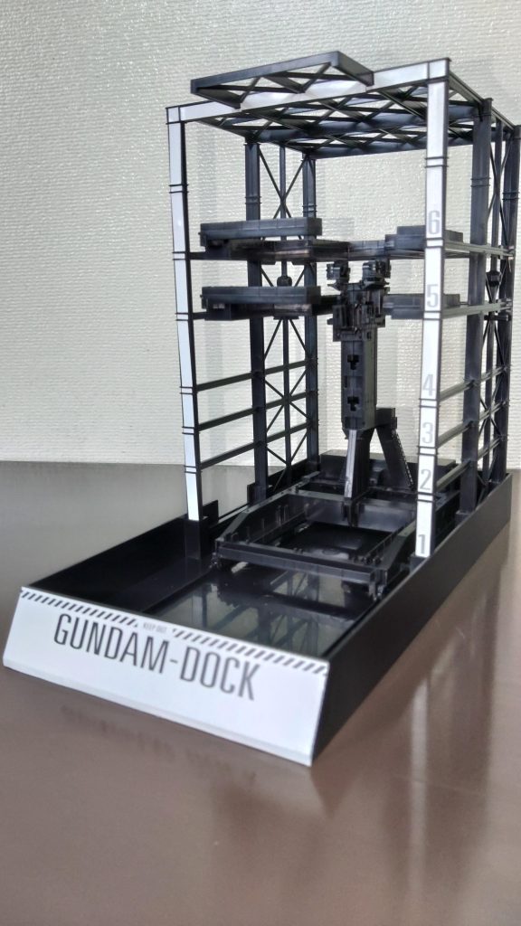 自分は2022年の7月ごろに見に行ったのですが、動くガンダムも見つつ、このドックの購入目当てで行ったものです。