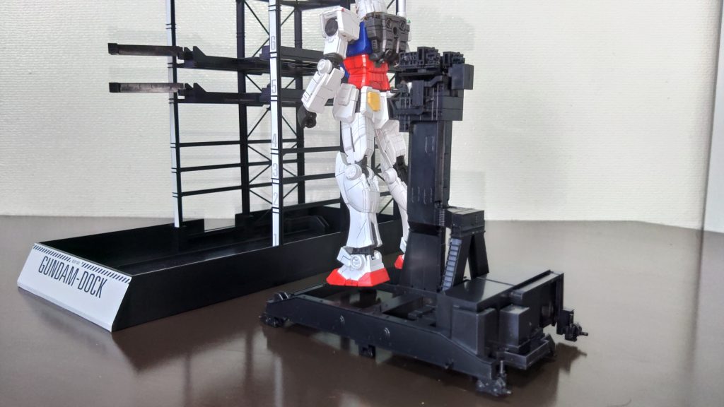 接続は腰に付ける感じです。三段階の高さ調整によりショーの動きをある程度再現できます。