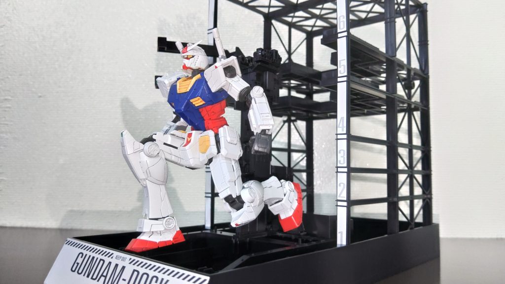 接続軸を一番下にすることで膝立ちポーズも可能。実物が膝立ちした時は驚きました。