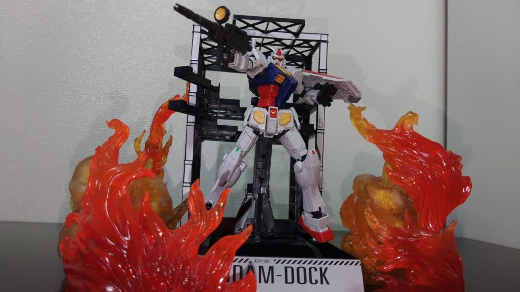 火の海になった横浜を救うために戦うガンダム!横浜で実物を見たときはこんな感じで出撃したらいいなぁって見てました。