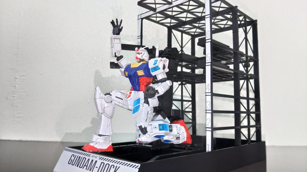 今ホットな話題の大阪万博ガンダム!地面に設置するよりもドック込みで設置した方がよかったんじゃないかな。
