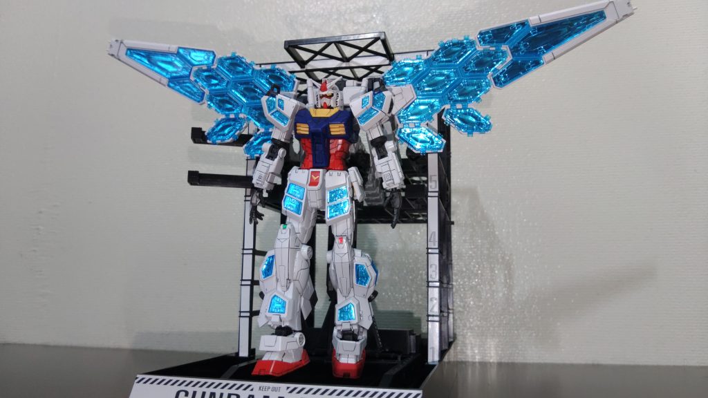 グラスフェザーを装備するとさすがにドックに入りません。グラスフェザーを畳んでも無理でした。