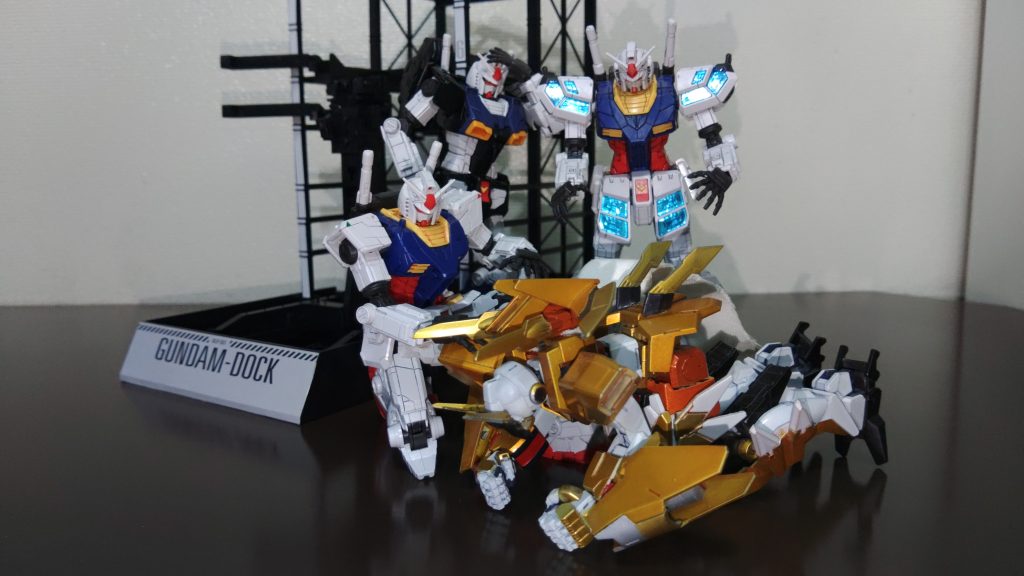 このドックの台座はRX-78F00ガンダムのみにしか対応しておらずお気に入りのガンプラを格納して遊ぶなどということはできません。これがやりたくてわざわざ横浜まで行ったのに・・・。