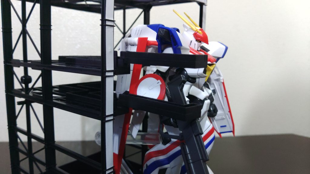 「決められた道を ただ歩くよりも♪」ドラグナー1型を格納することでオープニングの1シーンをある程度再現!このシーンのドラグナー1型って設定身長をりもなんかだいぶ巨大化してた気がする。