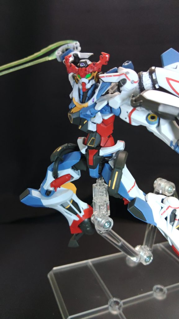 目は、発光塗料で塗装して、ブラックライトを当ててます。