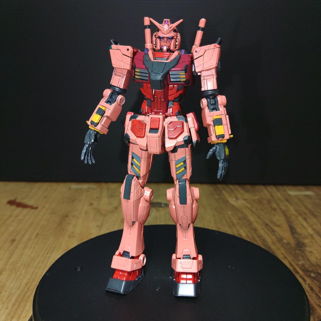 少ない改造で赤いガンダムに見えるように雰囲気で。実際の動いていたガンダムよりキットの方がスタイルとバランスが良い感じがします。