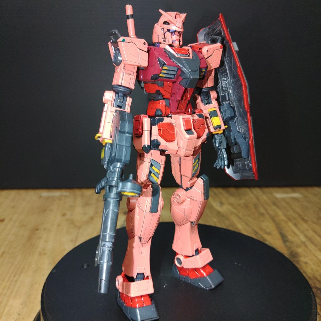 手首に取り付けたコの字ステーがシールドマウントに当たってしまうので、マウントを２㎜幅増ししました。