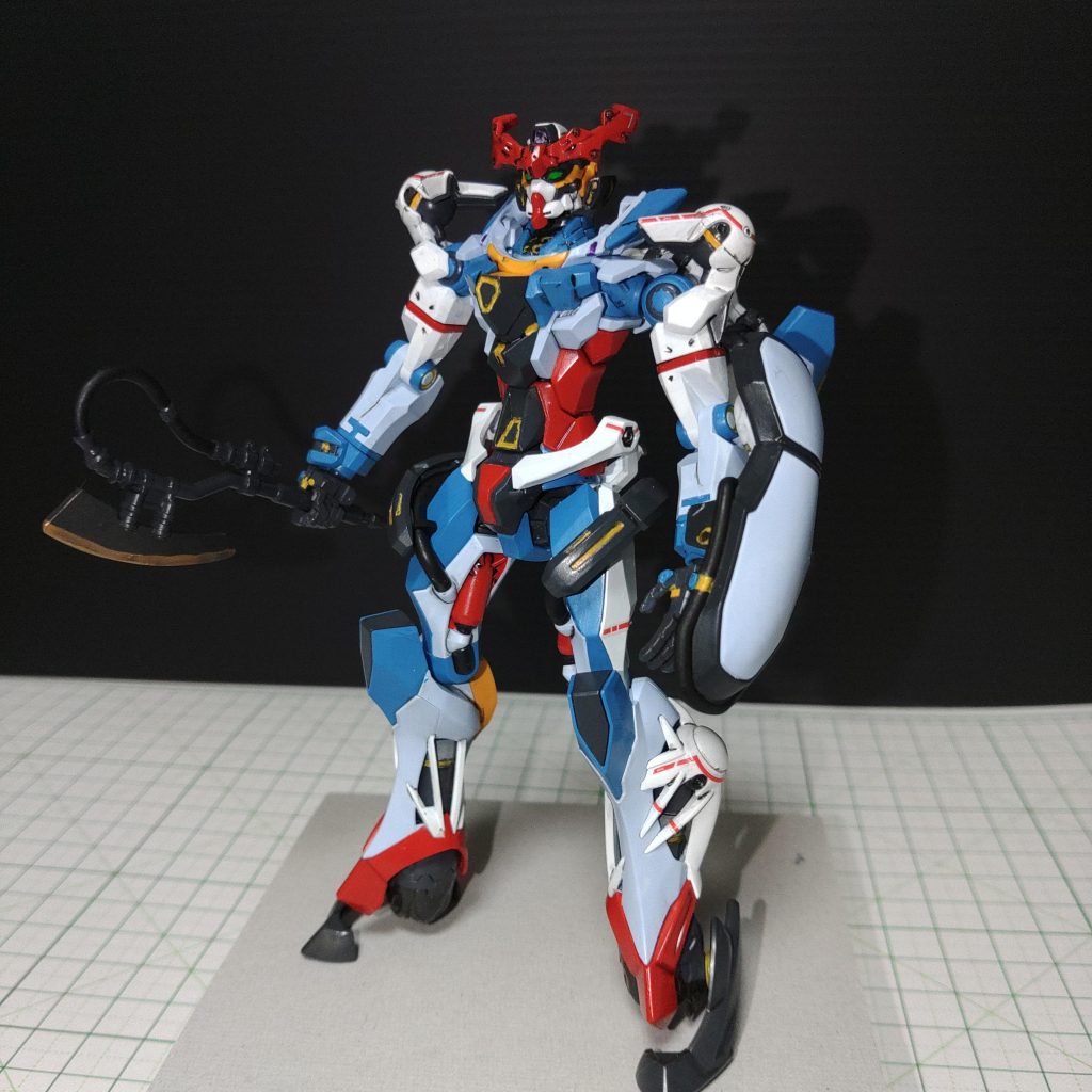 肘から先やヒザから下の少し青味のある白色など、カラーリングが複雑でした。