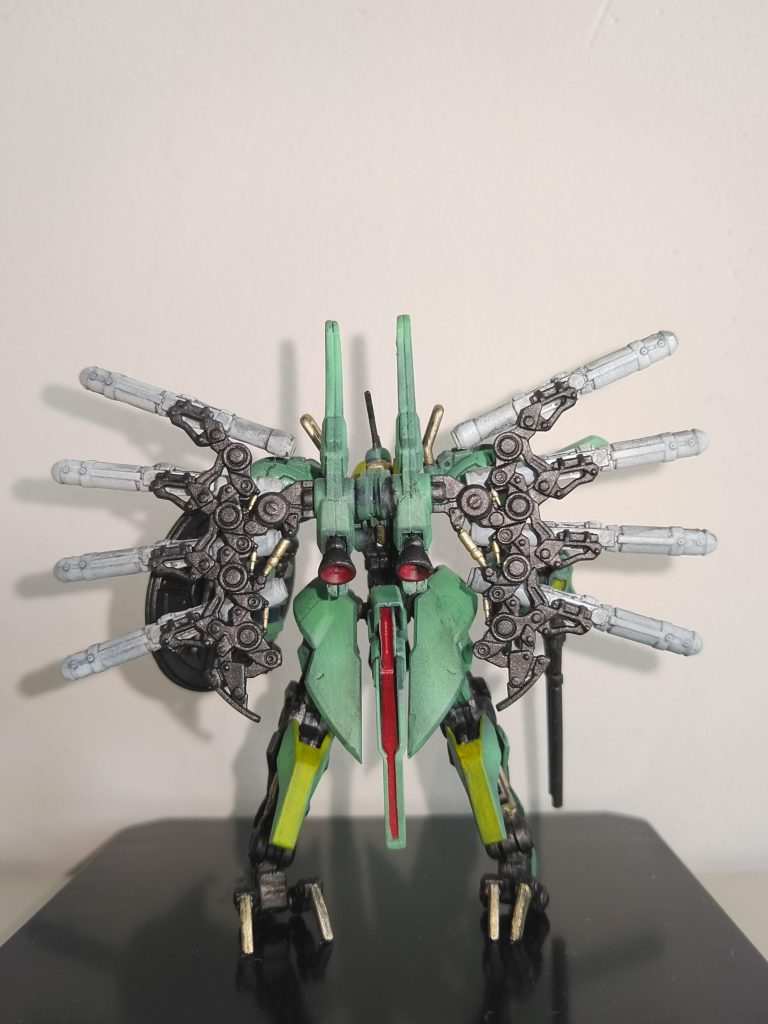 このパラスアテネは、ハネ？のメカメカしいところが好きなのですが、全く同じデザインで、動かなくても良いので、144分の1でも売ってほしいと思うのは小生だけでせうかね。