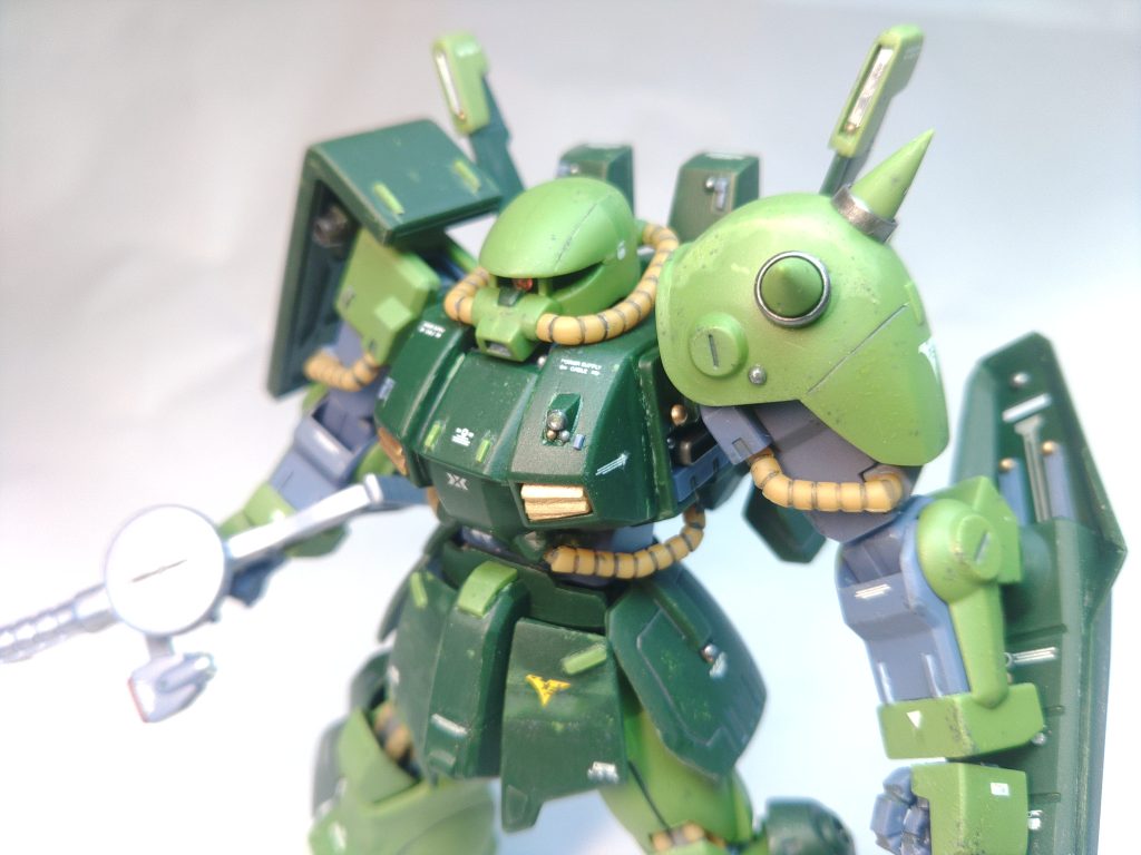 HGUCハイザック発売前は改造の方向性がわからず、いまとなっては迷走した完成になり、数年前に手掛けた時は弄りすぎて完成できずだったので、ここにきてようやくとHGUCハイザックが投げかけてきた疑問に自分ながらに返答できた気分です。一見モッサリのHGUCハイザック、発売した四半世紀前からそもそもボクのハイザックはHGUCのキットの中に埋まって掘り出すのを待ってくれていたのでした。ここに至ってガンスタの他の方々のHGUCハイザックを見てボクもようやく気づけた次第で、なにかをやり遂げた感でいっぱいです。文中の改造+成型色仕上げのザクⅢはこちら↓https://gumpla.jp/hg/2242067パールによる成型色の色相変化はこちら↓https://gumpla.jp/hg/2299472