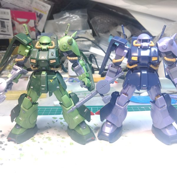 ハイザックのメインの改造部の写真を載せておきます。紫の連邦仕様も発掘できたのでこちらも完成させたいです。パテ盛り状態の紫ハイザックは数年前に挫折したものですが、修正箇所は今回のティターンズ仕様の改造箇所に活かしています。（3枚目）