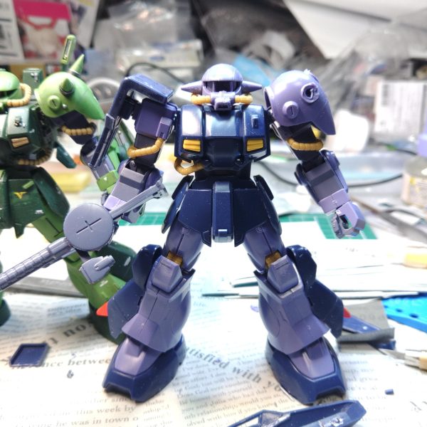 せっかくの連邦軍カラーなので、連邦に寄せて改造していく。モノアイをバイアランカスタム的にバイザー化+ジム２的アンテナ追加、各部短縮+エッジ出しで面取りを変更などしてそれっぽくなるだろうか？あとはビームスプレーガンをザクマシンガン改を短縮してそれっぽく仕上げてみる。ティターンズ用はこちら↓https://gumpla.jp/hg/2425080（2枚目）