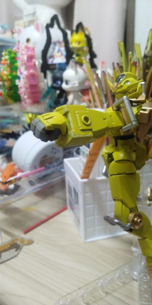 塗装の乾燥具合を見誤ってトップコートをかけたのでエッジ付近の塗膜が組み付け時にサヨナラしてしまった...