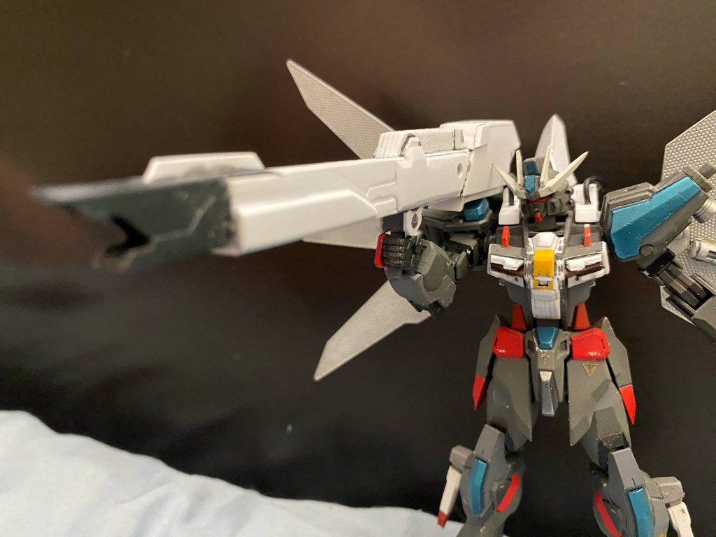 分かりにくいですが、胸の通気口の上下に小さなプラ板のピースを追加しました