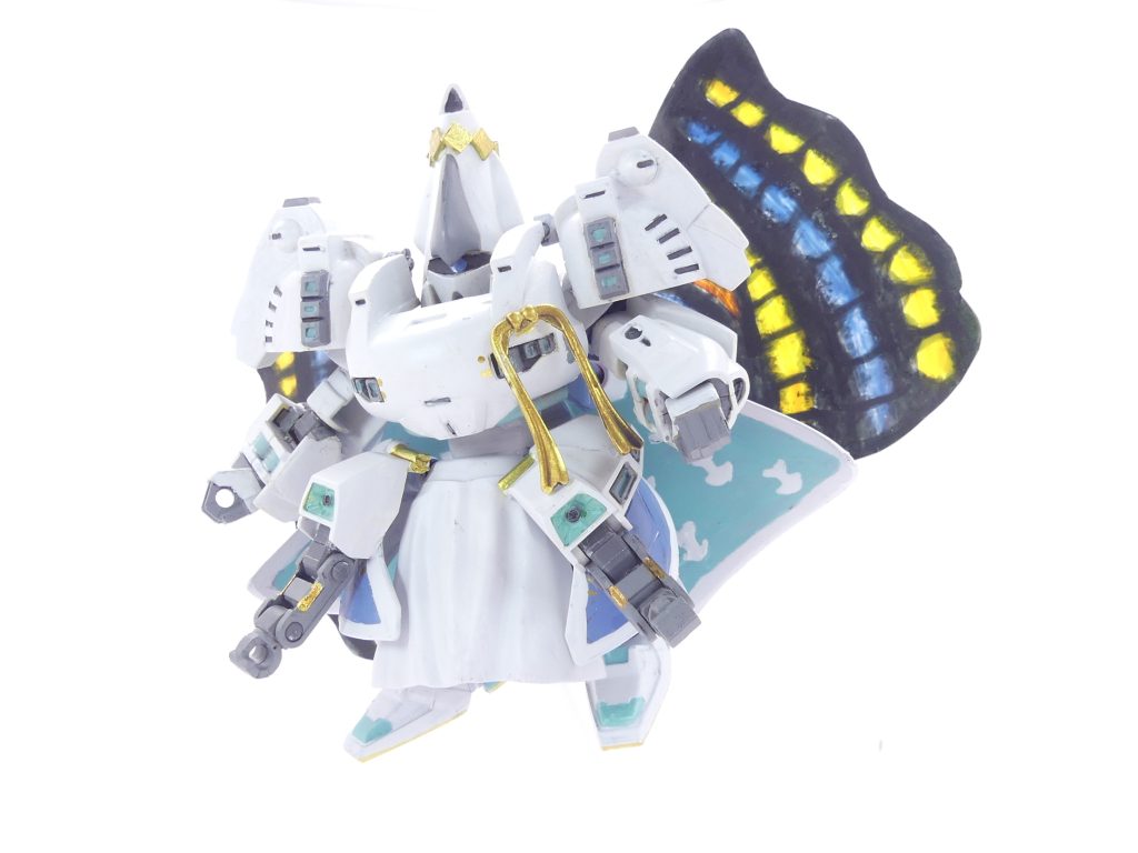 オーヴェロン：「機動戦士ガンダム　ヴァルプルギス」に登場するＭＳ。ジ・Ｏの体格を持つアーマー形態と、そこから脱いだガンダムとしての形態を併せ持つ。アーマー形態は「ビルドダイバーズRe:RISE」にもちょっとだけ映り込んでいた。本来はジ・Ｏとは若干意匠が異なるが…それはおいておいて…マントはアルセーヌから。マントの裏はそれっぽく書きました。腕はジ・ＯをＳＤＷに取り付けられるようにジョイントだけ変更し前腕内側を切り飛ばし。手首は径が違うのでキットのままの握り手のみです。腰サイドはウォーロックイージスのものに元キットの腰アーマーを貼り付け。隠し腕はキットのままです。腰中央の布はぷちりっつ・ギルガメッシュから。