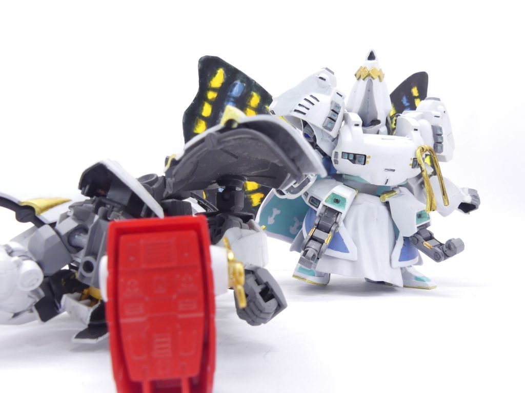 しかし…「ＲＸエクスプロージョン」には弱点もありました。一度使うとすべてのＥＰを失う、まさに諸刃の剣。要はトランザムですね。アマミチは「読み手」になってくれていた父・マサミチの言葉通り、現実世界にログアウトしようとしましたが…「…ありがとう。あれを…殺してくれて。」…直後、ガングリモワールは眠りにつきます。本来は不可能であるはずの「エバーブック」とのつながりが、断ち切られて…「これで、エースデイの馬鹿げた計画…終わらせられるんだ……いい、よね？」この光景を見ていたのは、傷つき直後にログアウトしたカムイ・ダラスのみでした。オベロンは、ここまで道案内をしておきながら…突如として！裏切った！あい、つ…まさか…！！（後編を待て！）